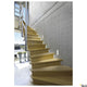 Moderne Treppe mit Holzstufen und indirekter LED-Beleuchtung in einem modernen Raum.
