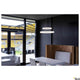 One LED Pendelleuchte Double Phase Up&Down in modernem Raum mit Restaurant-Ambiente.