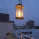 Photonia E27 Pendelleuchte Anthrazit mit warmem Licht auf Balkon, klare Glaskonstruktion, IP44 wetterfest.