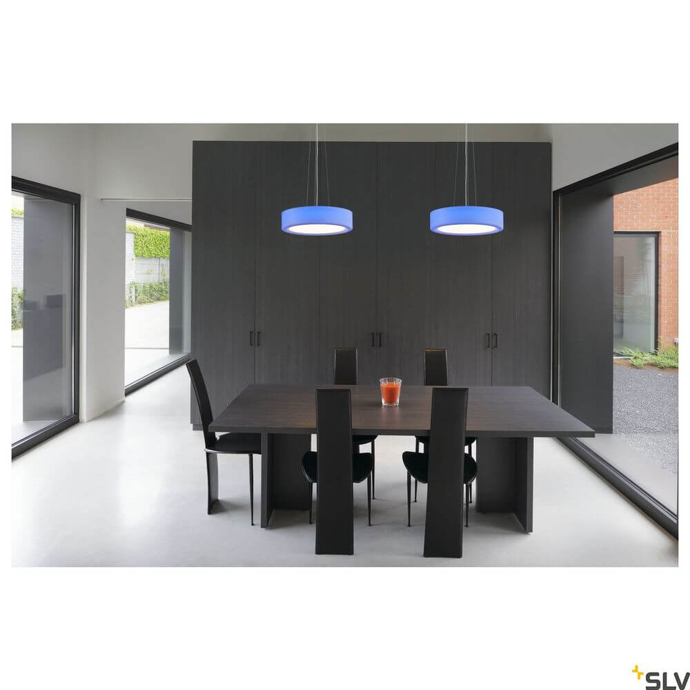 Valeto Malang Wand- & Deckenlampe RGBW 2700-6500K in modernem Essbereich mit eleganter Tischanordnung.