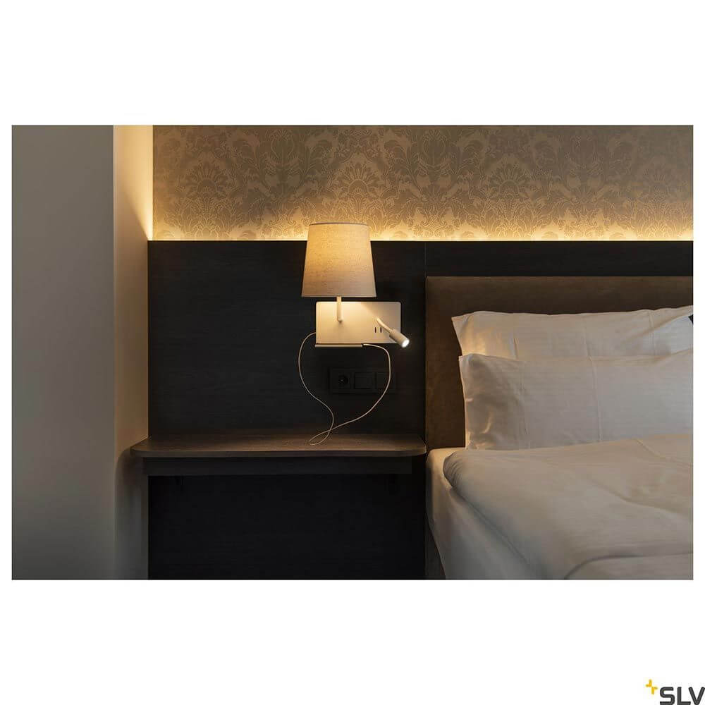 Somnila Flex LED Wandaufbauleuchte Weiß inkl. USB an Bett, ideal für Leseecke, modernes Design.