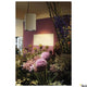 Supros LED Pendellampe beleuchtet Blumenarrangement in stilvollem Innenraum.
