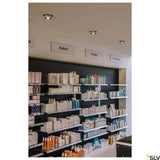Moderne SLV LED Deckeneinbauleuchten in einer Apotheke, beleuchten Regale mit Pflegeprodukten.