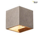 Solid Cube Wandleuchte QT14 Sandstein in kubischer Beton-Form mit Gold-Innenfarbe.