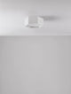 Samba LED Deckenleuchte H 10cm Ø 25cm 3000K an einer modernen Decke installiert.