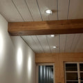 Moderne LED Einbaustrahler an Holzdecke, dimmbar und schwenkbar, ideal für Innenraumbeleuchtung.