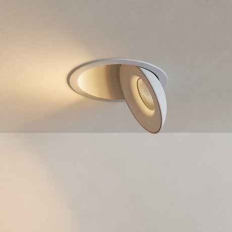 Schwenkbarer und dimmbarer s.luce Santa Deep LED Einbaustrahler in modernem Design, ideal für individuelle Lichtlösungen.