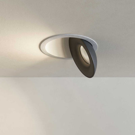 Schwenkbarer, dimmbarer s.luce Santa Deep LED-Einbaustrahler in modernem Design, ideal für jede Raumgestaltung.