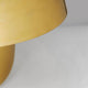 Detailansicht der Schicke Tischleuchte Mushroom Messing mit goldener Oberfläche.