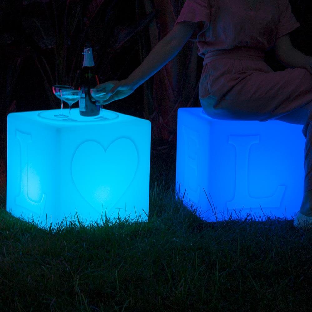 Schwimmfähiger Akku-LED-Lichtwürfel The Love