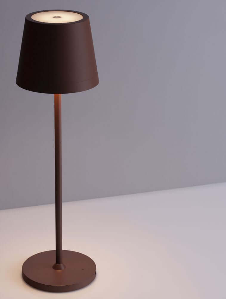 Seina LED Außentischleuchte 3000K IP54 mit modernem Design und atmosphärischer Beleuchtung in Basalt Grau.