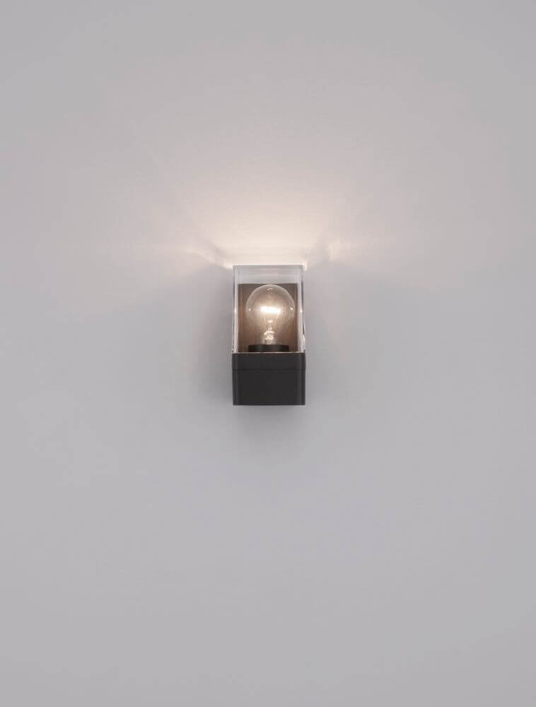 Selena Außenwandleuchte E27 Rechteckig Anthrazit IP65 an einer Wand montiert, stilvolles Design und warmes Licht.