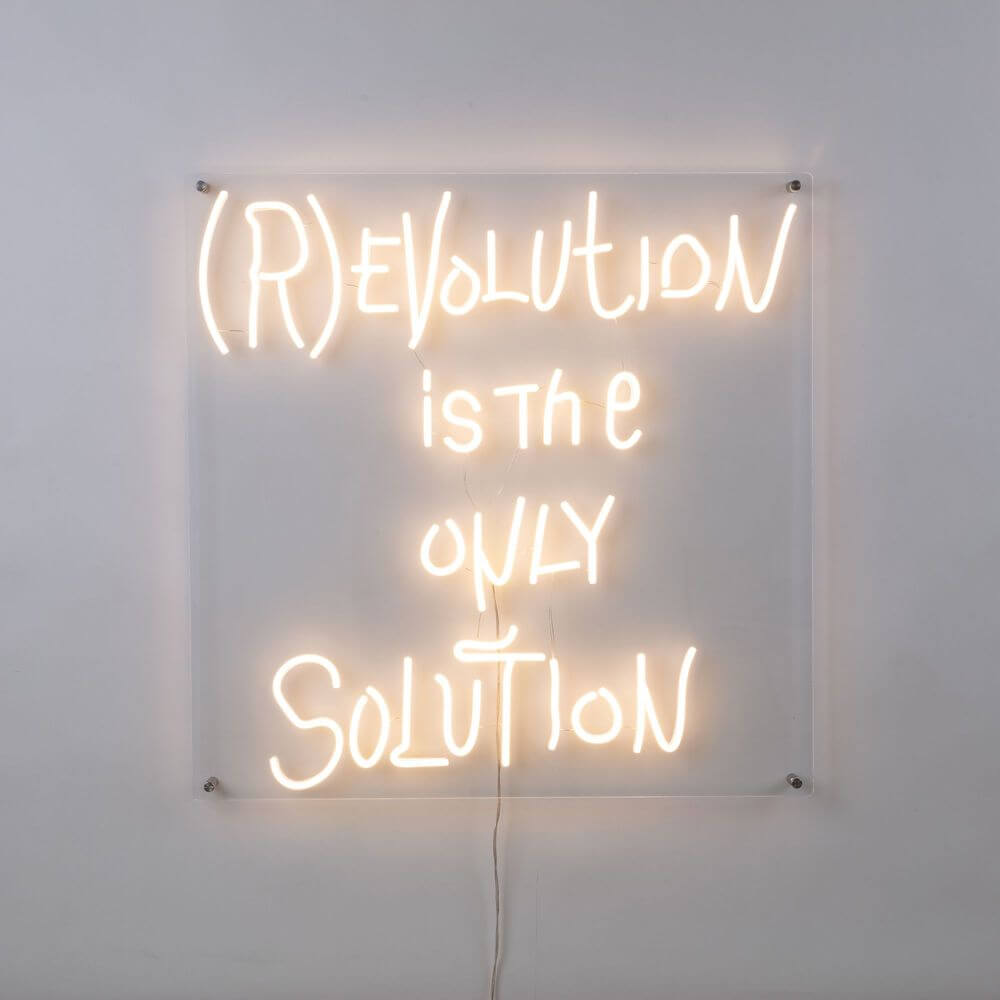 Alt Tag: Seletti (R)Evolution is the only Solution LED-Leuchtschild 70x70cm leuchtendes Acryl-Wandobjekt mit markantem Schriftzug