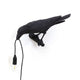 Seletti Bird Außen-Wandleuchte nach links Schauend mit schwarzem Raben und Glühbirne.