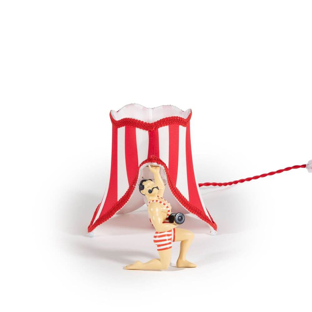 Seletti Circus Super Jimmy Tischleuchte Mehrfarbig – verspielter Lampenschirm mit Zirkusfigur in Rot-Weiß