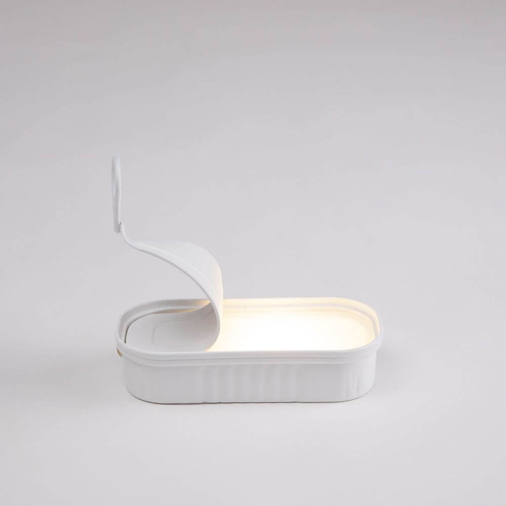 Seletti Daily Glow Sardina LED-Tischleuchte tragbar in Form einer geöffneten Sardinendose