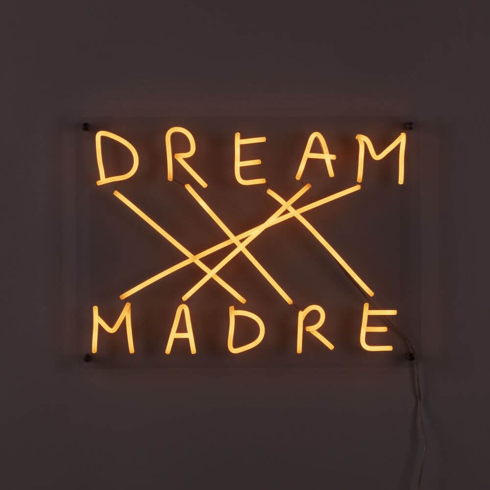 Seletti Dream-Madre LED-Schild 52x38cm leuchtendes gelb-orange Acryl-Silikon Kunstobjekt an Wand, Neon-Style Schriftzug 'DREAM MADRE'