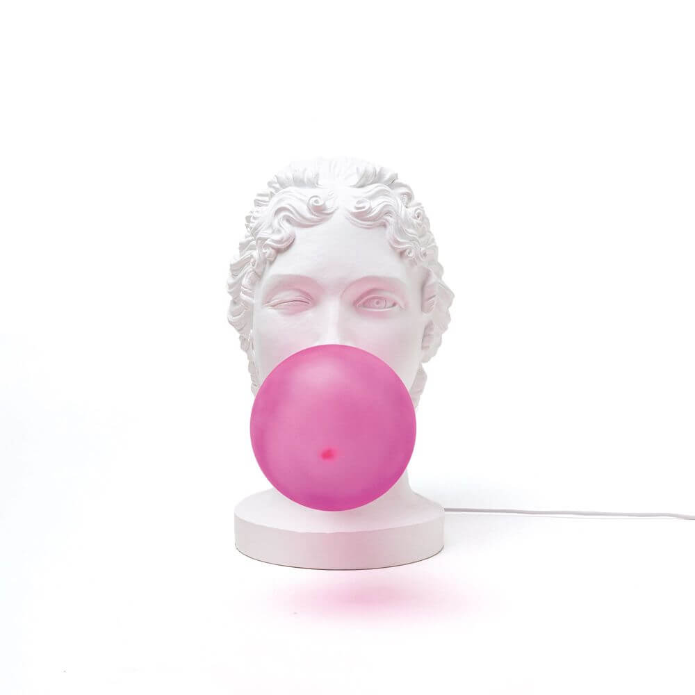 Alt Tag: Seletti Grace LED-Tischleuchte Weiß, Pink weiße Göttinnenbüste mit pinker Kaugummi-Lampe, Harz und Glas, Designer Uto Balmoral