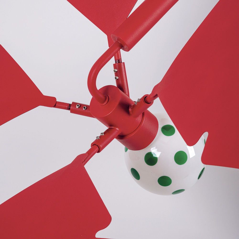 Seletti La Palma Stehleuchte 182cm – rote Metall-Palmenleuchte, detailaufnahme von Gelenk und grün gepunkteter Lampenfassung