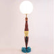 Seletti Lady Diver LED-Tischleuchte dimmbar – dekorative Tischlampe mit Taucher-Figur, bunte Details und opale Kugel als Leuchtkopf
