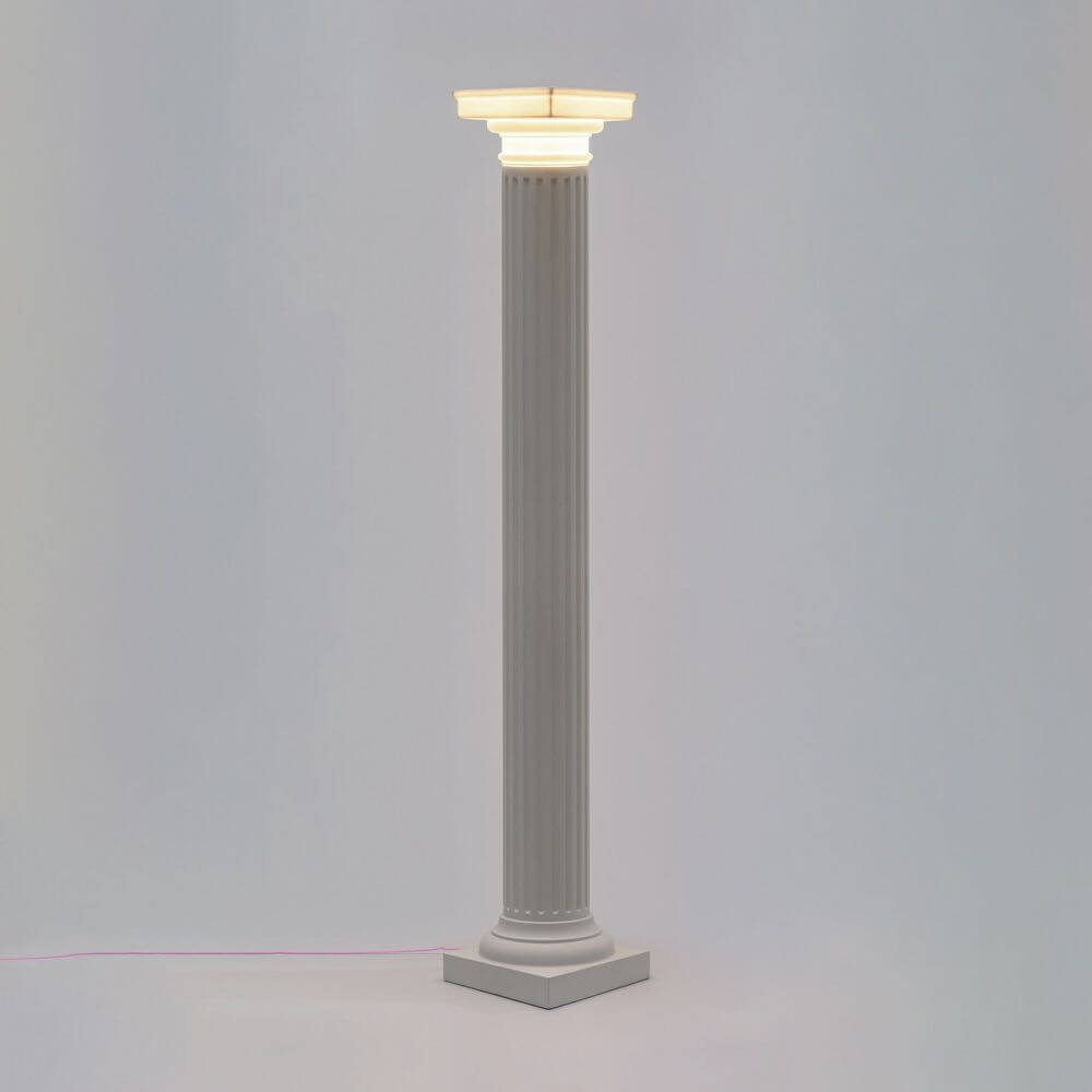 Seletti Las Vegas LED-Stehleuchte Fiberglas Porzellan 190cm – elegante, säulenförmige Stehleuchte mit weichem LED-Licht