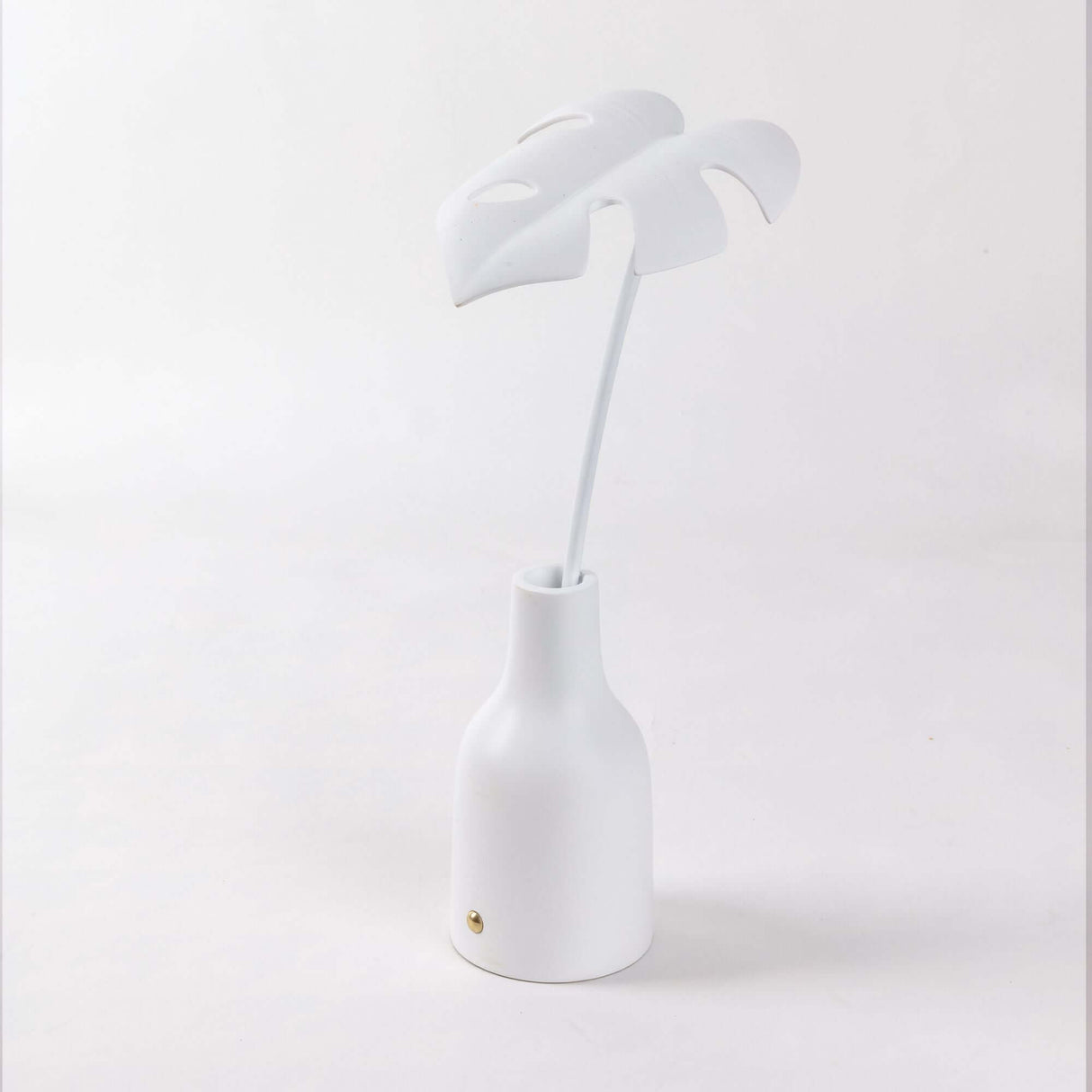 Seletti Leaf Light Delicio LED-Tischleuchte dimmbar in elegantem Weiß mit organischem Blattdesign.