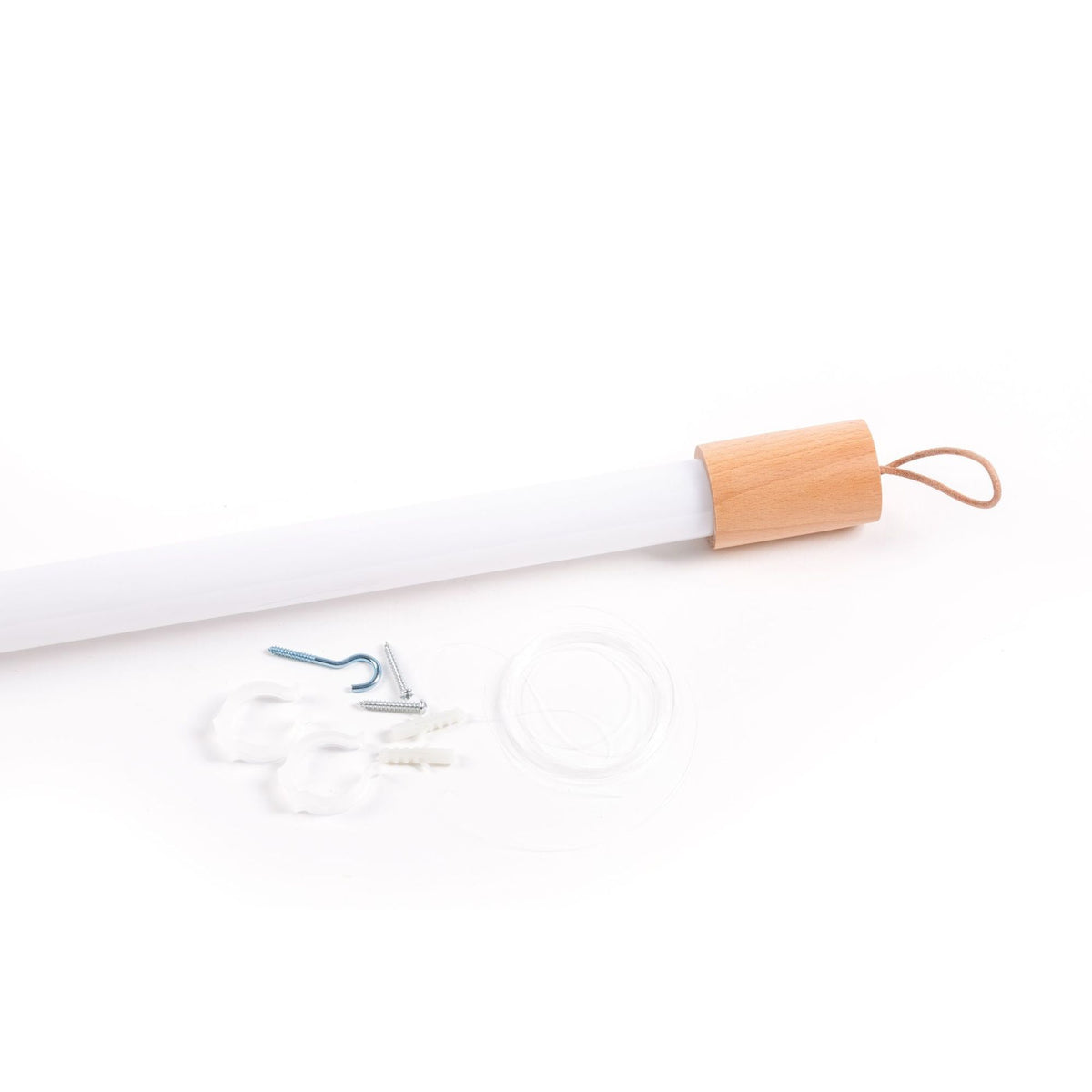 Seletti Linea LED-Lampe 134cm, weiße Röhre mit Holzgriff und Montagezubehör, Frontansicht