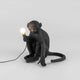 Seletti Monkey Lamp Dekoleuchte Outdoor sitzend Schwarz sitzender Affe-Lampe hält Glühbirne, schwarze Outdoor-Dekoleuchte, Marcantonio Design