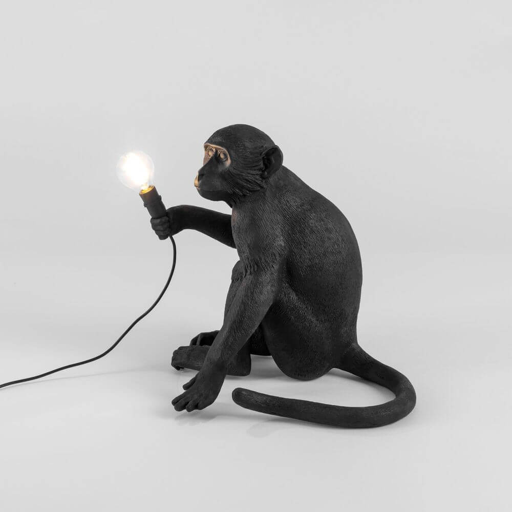 Seletti Monkey Lamp Dekoleuchte Outdoor sitzend Schwarz sitzender Affe mit leuchtender Glühbirne als originelle Außen- und Innenbeleuchtung