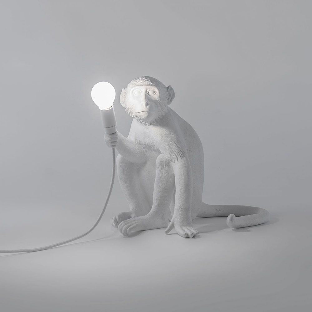 Seletti Monkey bordslampa sitter vit
