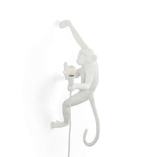 Seletti Monkey Wandleuchte hängend rechte Hand Weiß, weiße Affen-Wandleuchte mit skulpturalem Design