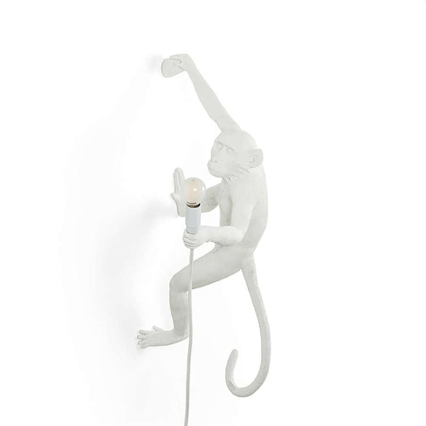 Seletti Monkey Wandleuchte hängend rechte Hand Weiß, weiße Affen-Wandleuchte mit skulpturalem Design