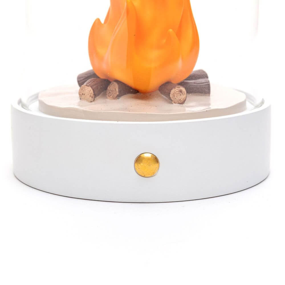 Seletti My Little Bonfire LED-Tischleuchte Flammeneffekt auf weißem Sockel mit Harzflamme und Holzscheiten