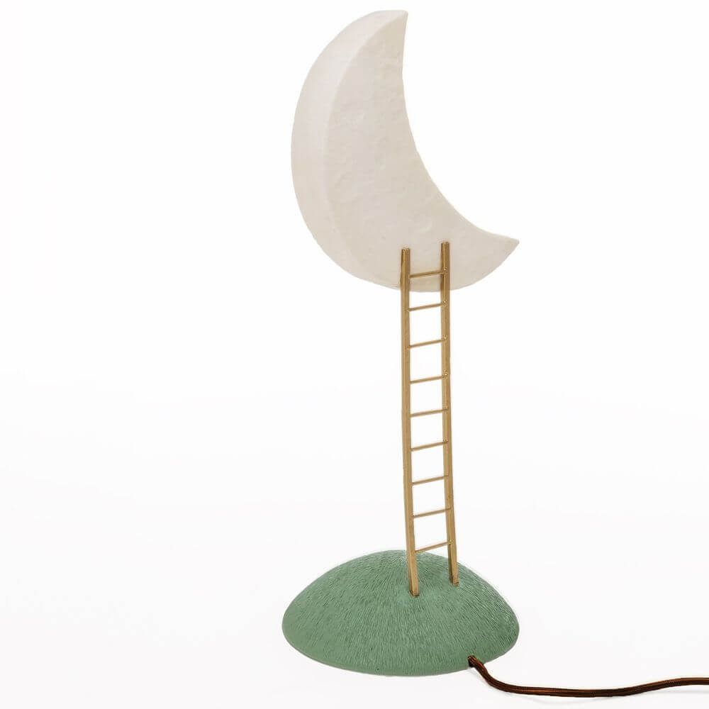 Seletti My Secret Place LED-Tischleuchte mit Leiter zum leuchtenden Mond, Kunstharz-Metall Design auf grünem Sockel
