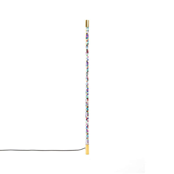 Seletti Pixel Wandleuchte mit bunten Grafiken und goldenen Metallabschlüssen, ideal für moderne Innenräume.