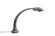 Seletti Sidonia LED-Tischleuchte dimmbar, grau, gebogener Arm, moderne Designleuchte, Frontansicht