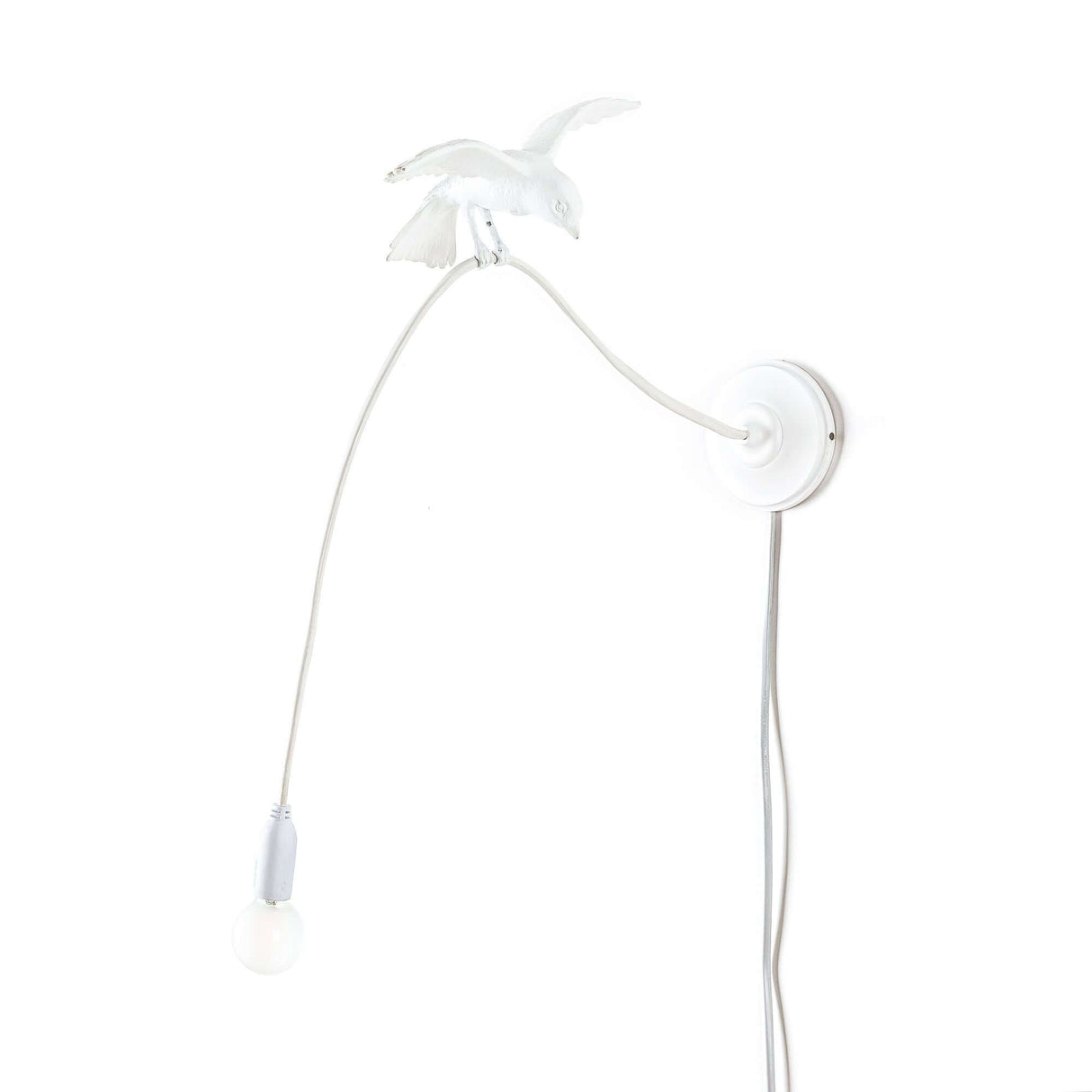 Seletti Sparrow Cruising LED-Wandleuchte - weiße Spatz-Wandleuchte aus Harz und Stahl, Vogel hält Kabel und LED-Glühbirne, designer Marcantonio