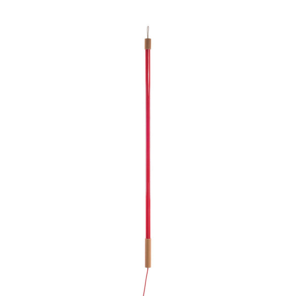 Seletti Superlinea LED-Leuchte 141cm, schlanke vertikale Neonröhre in Rot mit Holzgriff, Frontalansicht