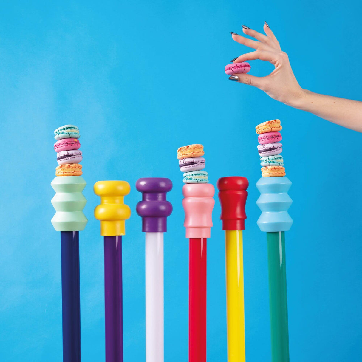 Seletti Superlinea LED-Leuchte 141cm – bunte Design-Stehleuchte mit Stapel-Detail, modernes LED-Licht und farbenfrohe Akzente
