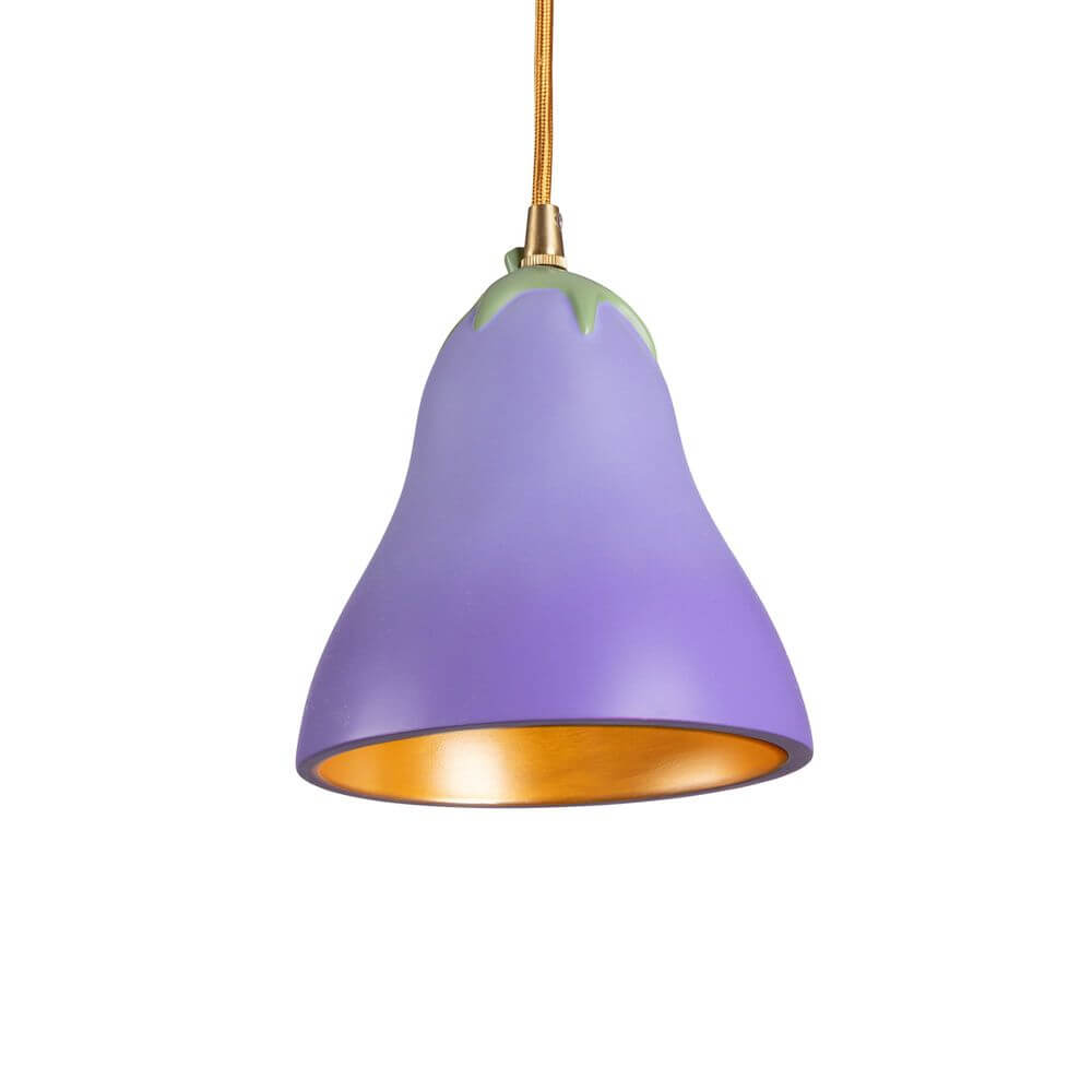 Alt Tag: Seletti Vitamin Aubergine LED-Pendelleuchte in lila Harzoptik, goldfarbene Innenbeschichtung, designorientierte Hängeleuchte von Marcantonio