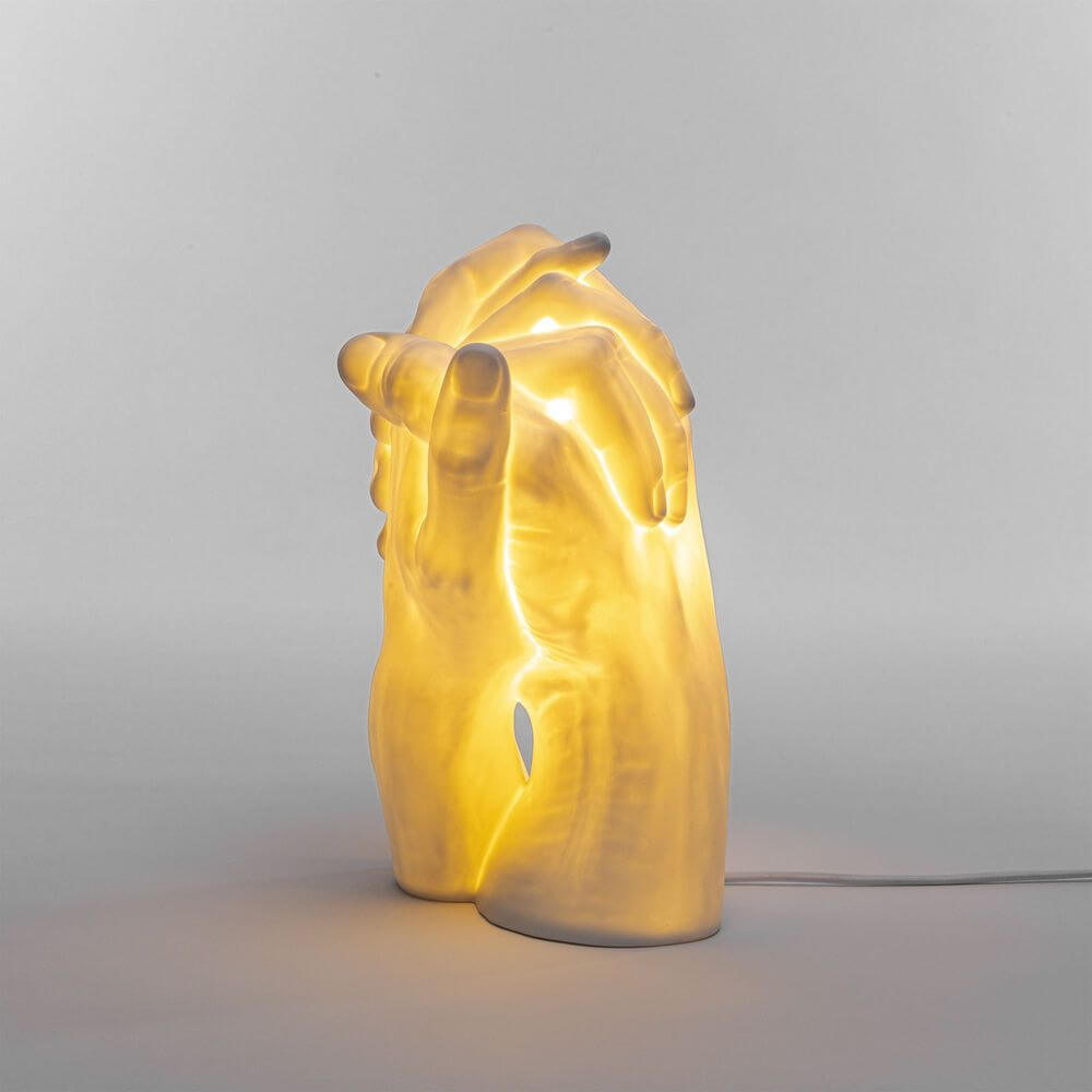 Seletti With Me Tischleuchte Porzellan Weiß – Porzellanlampe in Händepaar-Form, warmes gemütliches Licht für Wohnzimmer oder Schlafzimmer