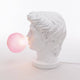 Seletti Wonder Times Tischleuchte LED E14 weiße Büste mit pinker Blase als Lampenschirm, Pop‑Art Designerlampe von Uto Balmoral