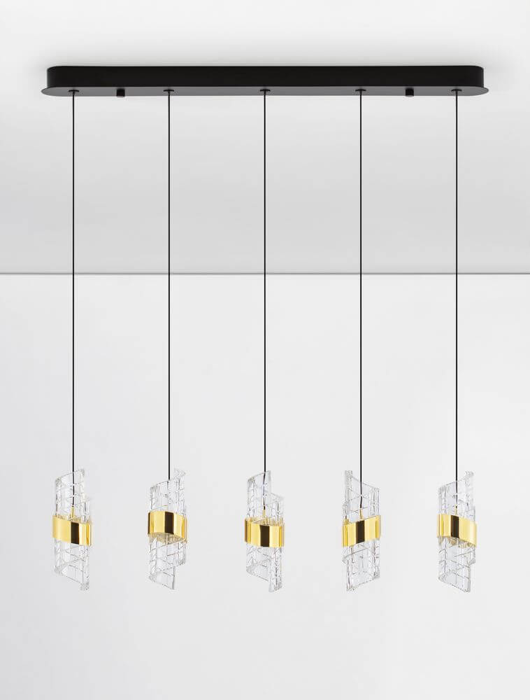 Seneca LED Pendelleuchte Balken 82cm 5-flammig 3000K Schwarz, Gold mit mattschwarzem Aluminium und goldplattierten Akzenten.