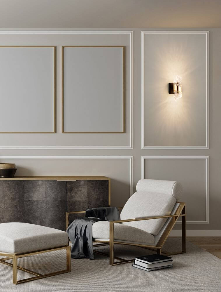 Seneca LED Wandleuchte 3000K Schwarz, Gold in eleganter Wohnumgebung mit modernen Möbeln.