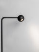 Sfera Stehlampe 3000K Schwarz mit modernem Design und schwarzem Finish auf hellgrauem Hintergrund.