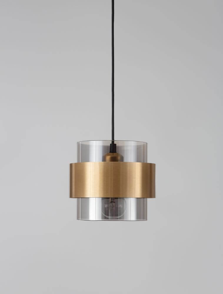 Alt Tag: Sianna Pendelleuchte Ø 18cm Gold, Rauch, Schwarz – zylindrische Glas- und Metall-Pendelleuchte in Gold mit rauchgrauem Schirm