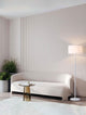 Sibnia Stehlampe E27 Ø 45cm in elegantem Wohnraum mit modernem Sofa und stilvoller Beleuchtung.