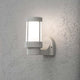Siena Außen-Wandleuchte Grau, opales Glas an heller Wand montiert mit elegantem Design.