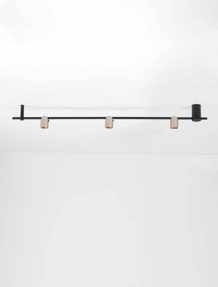 Sirmos LED Pendelleuchte 3-flammig 3000K Schwarz, Braun in modernem Design über einem weißen Hintergrund.