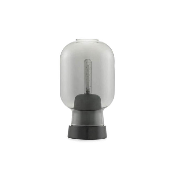 Tischleuchte Amp im Skandi-Look Rauchglas von Normann Copenhagen mit Marmorfuß und nostalgischem Design